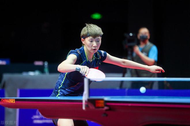 火箭放走场均15+9中锋！反手拒1.2亿续约杜兰特：37岁老将膝盖警报